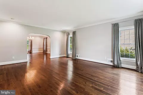 Living - 9801 Hall Rd, Potomac, MD 20854 photo 5 of 9