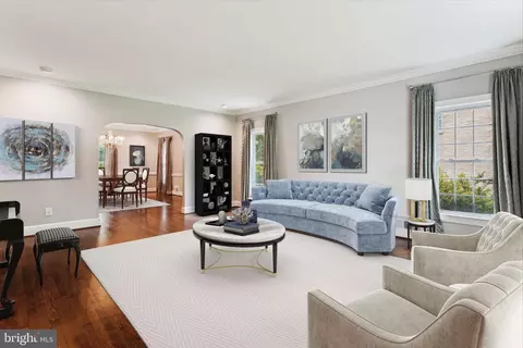 Living - 9801 Hall Rd, Potomac, MD 20854 photo 4 of 9