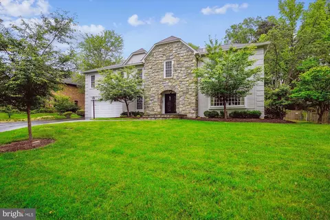 Exterior - 9801 Hall Rd, Potomac, MD 20854 photo 2 of 14