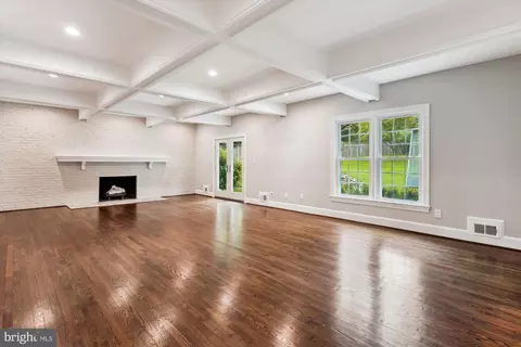 Living - 9801 Hall Rd, Potomac, MD 20854 photo 7 of 9