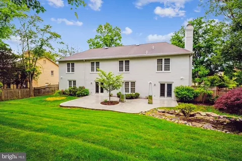 Exterior - 9801 Hall Rd, Potomac, MD 20854 photo 6 of 14