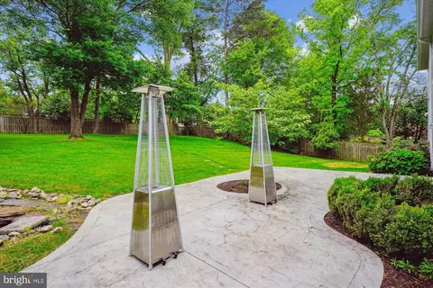 Exterior - 9801 Hall Rd, Potomac, MD 20854 photo 4 of 14