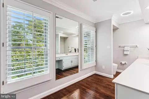 Bath - 9801 Hall Rd, Potomac, MD 20854 photo 4 of 10