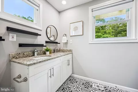 Bath - 10916 Lombardy Rd, Silver Spring, MD 20901 photo 2 of 4