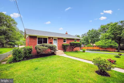 Exterior - 10916 Lombardy Rd, Silver Spring, MD 20901 photo 3 of 12