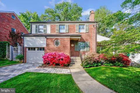 2724 Colston Dr, Chevy Chase, MD 20815