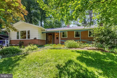 Exterior - 903 Burnt Crest Ln, Silver Spring, MD 20903 photo 2 of 3