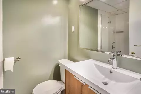 Bath - 903 Burnt Crest Ln, Silver Spring, MD 20903 photo 2 of 2