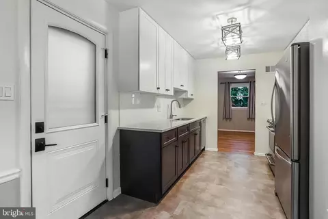 Entry Way - 903 Burnt Crest Ln, Silver Spring, MD 20903 photo 1 of 1