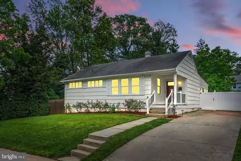1221 Highwood Rd, Rockville, MD 20851