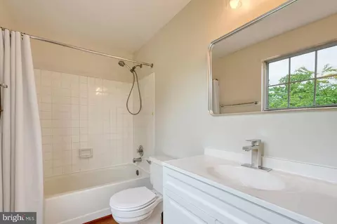 Bath - 2807 Ashmont Ter, Silver Spring, MD 20906 photo 2 of 5