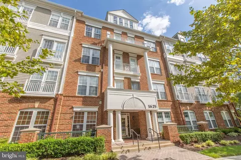 1625 Piccard Dr #301, Rockville, MD 20850