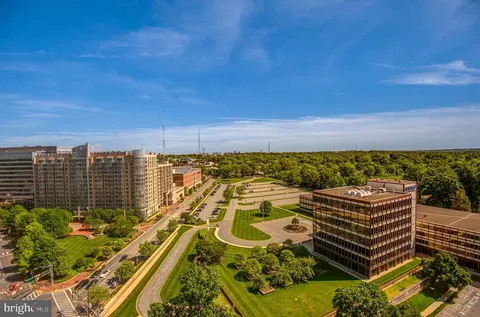 4515 Willard Ave #2204S, Chevy Chase, MD 20815
