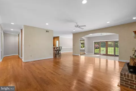 Living - 16216 Whitehaven Rd, Silver Spring, MD 20906 photo 4 of 8