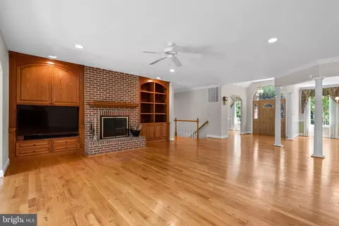 Living - 16216 Whitehaven Rd, Silver Spring, MD 20906 photo 6 of 8