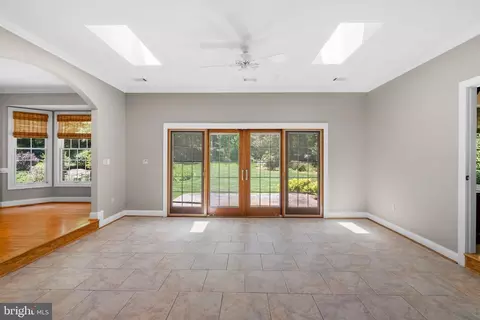 Living - 16216 Whitehaven Rd, Silver Spring, MD 20906 photo 7 of 8