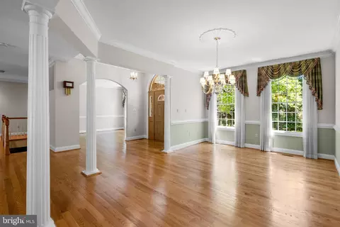 Living - 16216 Whitehaven Rd, Silver Spring, MD 20906 photo 2 of 8