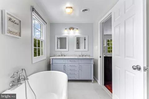 Bath - 1604 Gamewell Rd, Silver Spring, MD 20905 photo 2 of 6