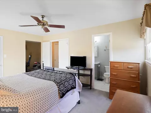 2 Darnell Ct, Olney, MD 20832 photo 15