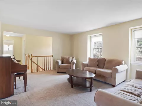 2 Darnell Ct, Olney, MD 20832 photo 4