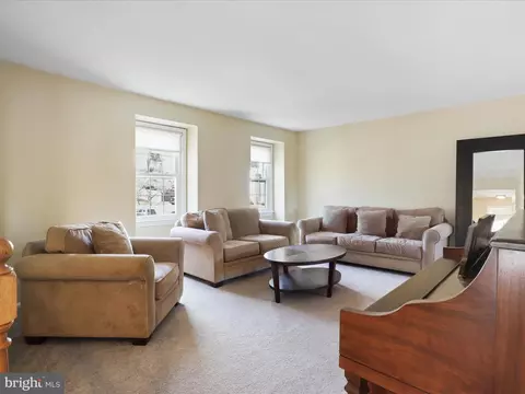 2 Darnell Ct, Olney, MD 20832 photo 2