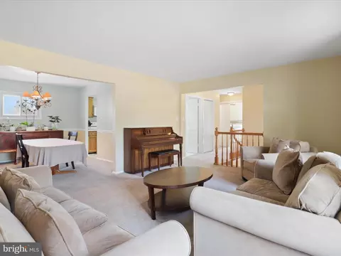 2 Darnell Ct, Olney, MD 20832 photo 3