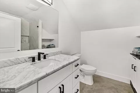 Bath - 15807 Thompson Rd, Silver Spring, MD 20905 photo 6 of 8
