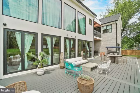 Exterior - 15807 Thompson Rd, Silver Spring, MD 20905 photo 3 of 9