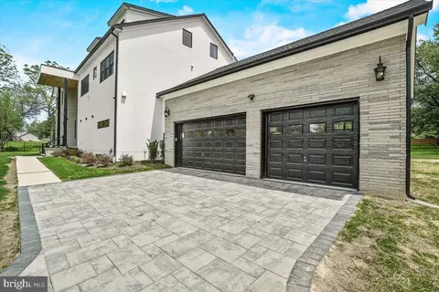 Exterior - 15807 Thompson Rd, Silver Spring, MD 20905 photo 2 of 9
