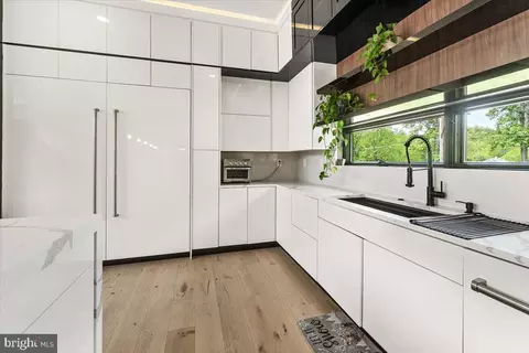 Kitchen - 15807 Thompson Rd, Silver Spring, MD 20905 photo 4 of 6
