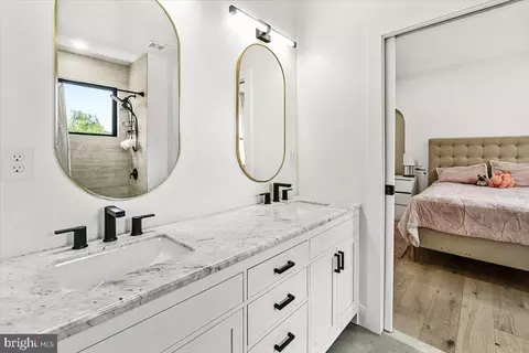 Bath - 15807 Thompson Rd, Silver Spring, MD 20905 photo 5 of 8