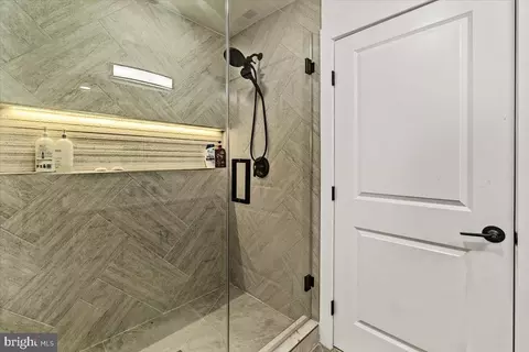 Bath - 15807 Thompson Rd, Silver Spring, MD 20905 photo 7 of 8