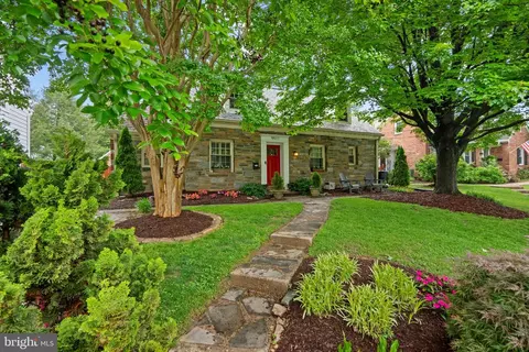 Exterior - 9911 Edgehill Ln, Silver Spring, MD 20901 photo 2 of 8