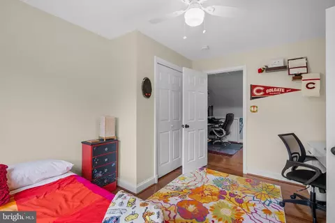 Bedroom - 9911 Edgehill Ln, Silver Spring, MD 20901 photo 5 of 8