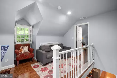 Entry Way - 9911 Edgehill Ln, Silver Spring, MD 20901 photo 2 of 3