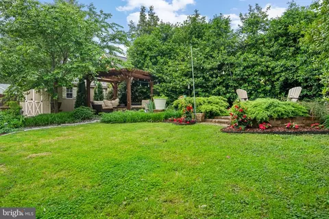 Exterior - 9911 Edgehill Ln, Silver Spring, MD 20901 photo 5 of 8