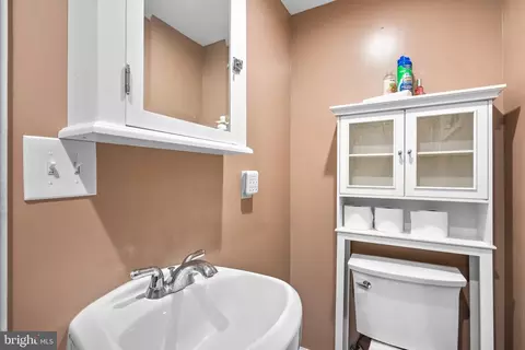 Bath - 9911 Edgehill Ln, Silver Spring, MD 20901 photo 6 of 6