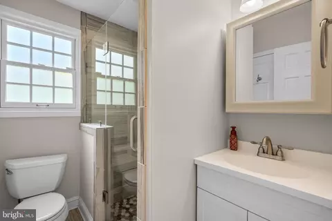 Bath - 9911 Edgehill Ln, Silver Spring, MD 20901 photo 1 of 6
