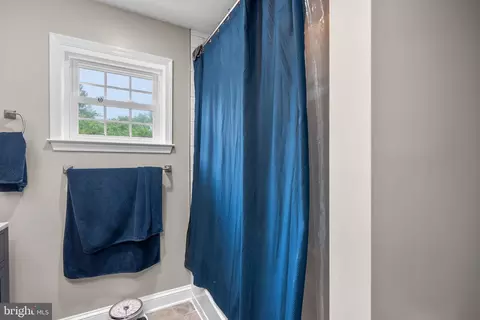 Bath - 9911 Edgehill Ln, Silver Spring, MD 20901 photo 5 of 6