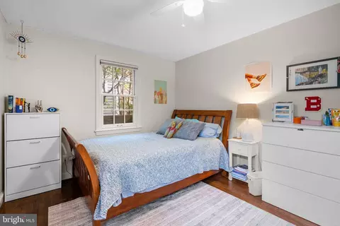 Bedroom - 9911 Edgehill Ln, Silver Spring, MD 20901 photo 4 of 8