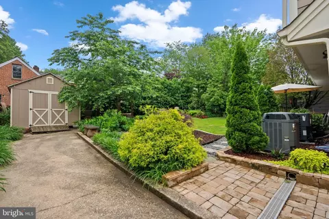 Exterior - 9911 Edgehill Ln, Silver Spring, MD 20901 photo 3 of 8