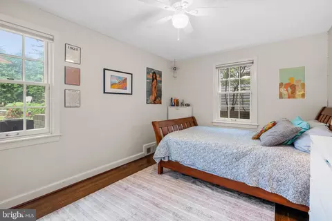 Bedroom - 9911 Edgehill Ln, Silver Spring, MD 20901 photo 3 of 8
