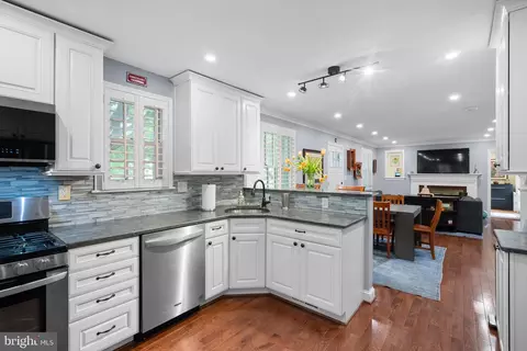 Kitchen - 9911 Edgehill Ln, Silver Spring, MD 20901 photo 2 of 2