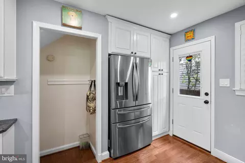 Entry Way - 9911 Edgehill Ln, Silver Spring, MD 20901 photo 3 of 3