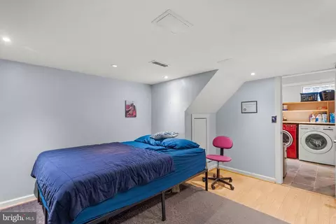 Bedroom - 9911 Edgehill Ln, Silver Spring, MD 20901 photo 8 of 8