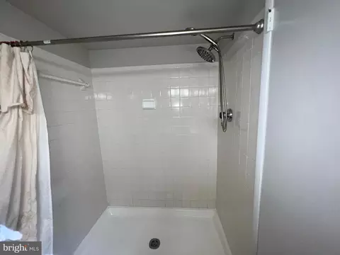 Bath - 15300 Beaverbrook Ct #88-2B, Silver Spring, MD 20906 photo 2 of 6