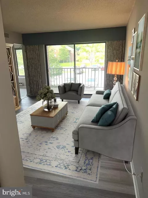 Living - 15300 Beaverbrook Ct #88-2B, Silver Spring, MD 20906 photo 3 of 4