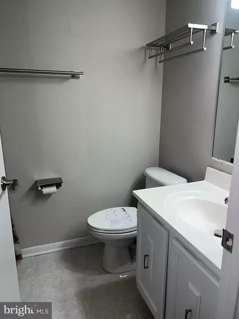 Bath - 15300 Beaverbrook Ct #88-2B, Silver Spring, MD 20906 photo 4 of 6