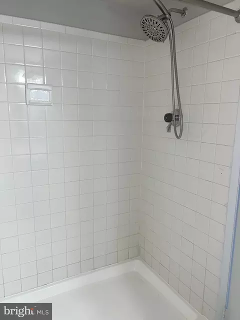 Bath - 15300 Beaverbrook Ct #88-2B, Silver Spring, MD 20906 photo 3 of 6