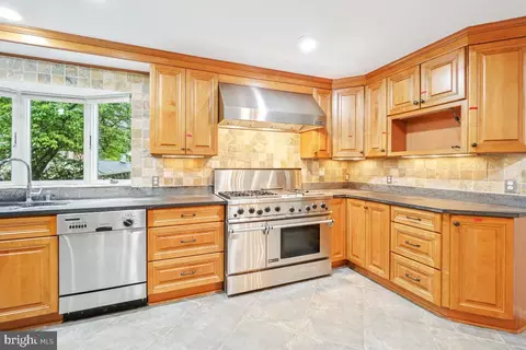 14208 Burning Bush Ln, Silver Spring, MD 20906 photo 20